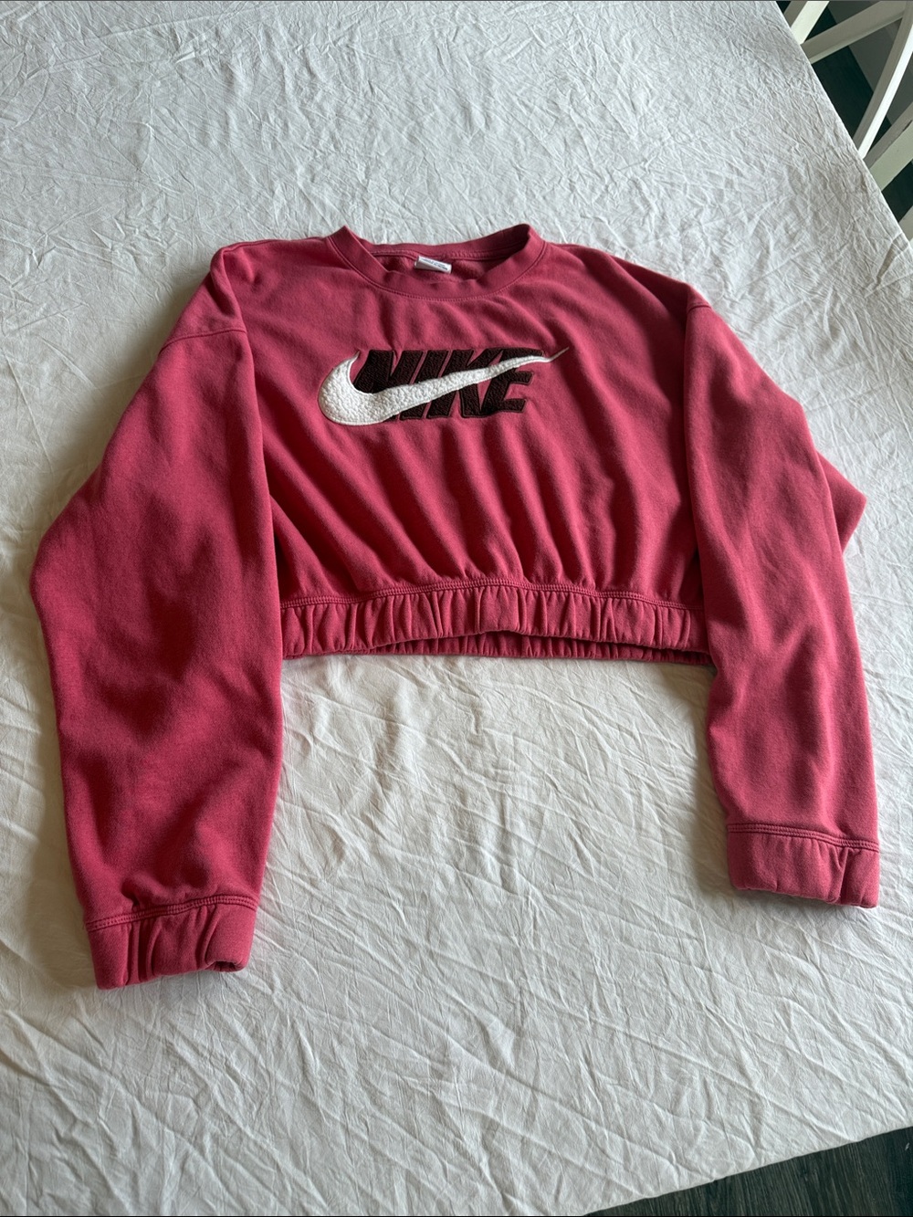 Nike Women's Cropped Crewneck Sweatshirt - pink